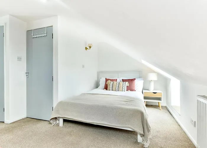 Spacious En-Suite In A 5-Bedroom House At Hanwell