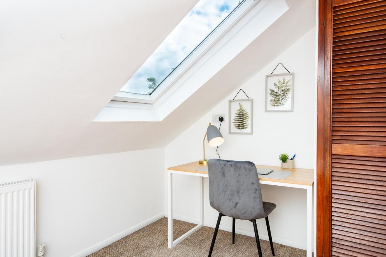 Spacious En-suite In A 5-bedroom House At *