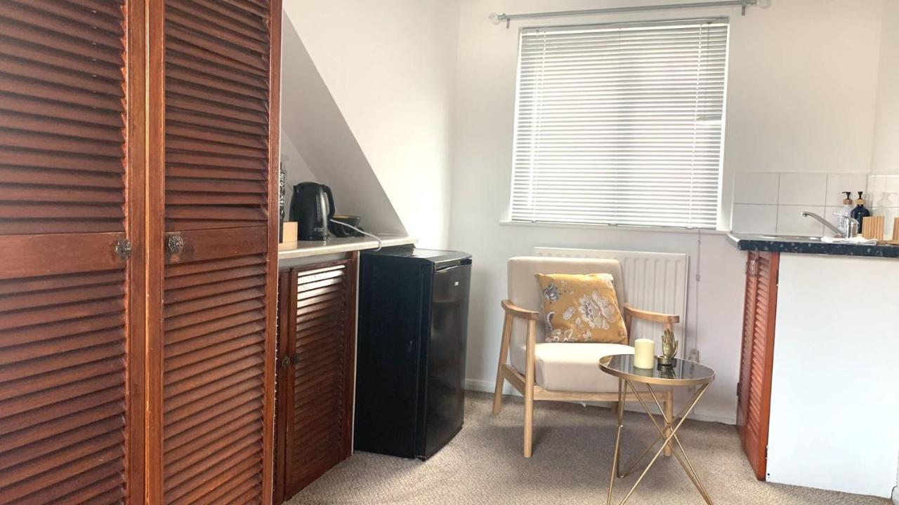 Spacious En-suite In A 5-bedroom House At Aparthotel