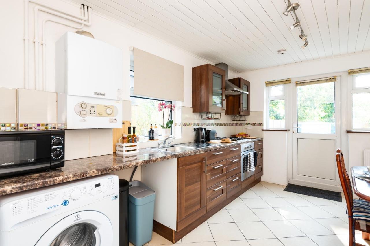 Spacious En-suite In A 5-bedroom House At