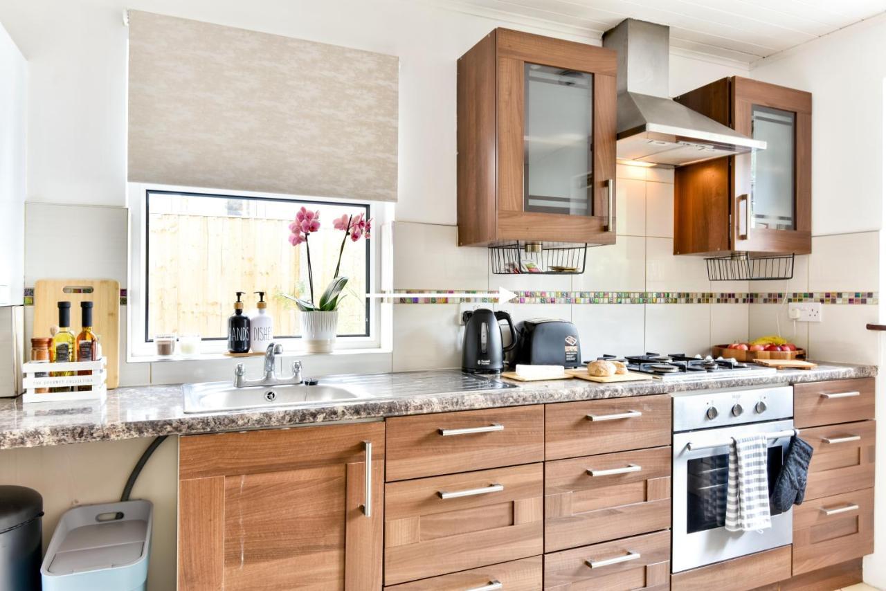 Spacious En-suite In A 5-bedroom House At Aparthotel Hanwell
